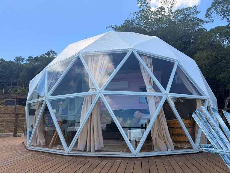 Domo com vista panorâmica e banheira exclusiva