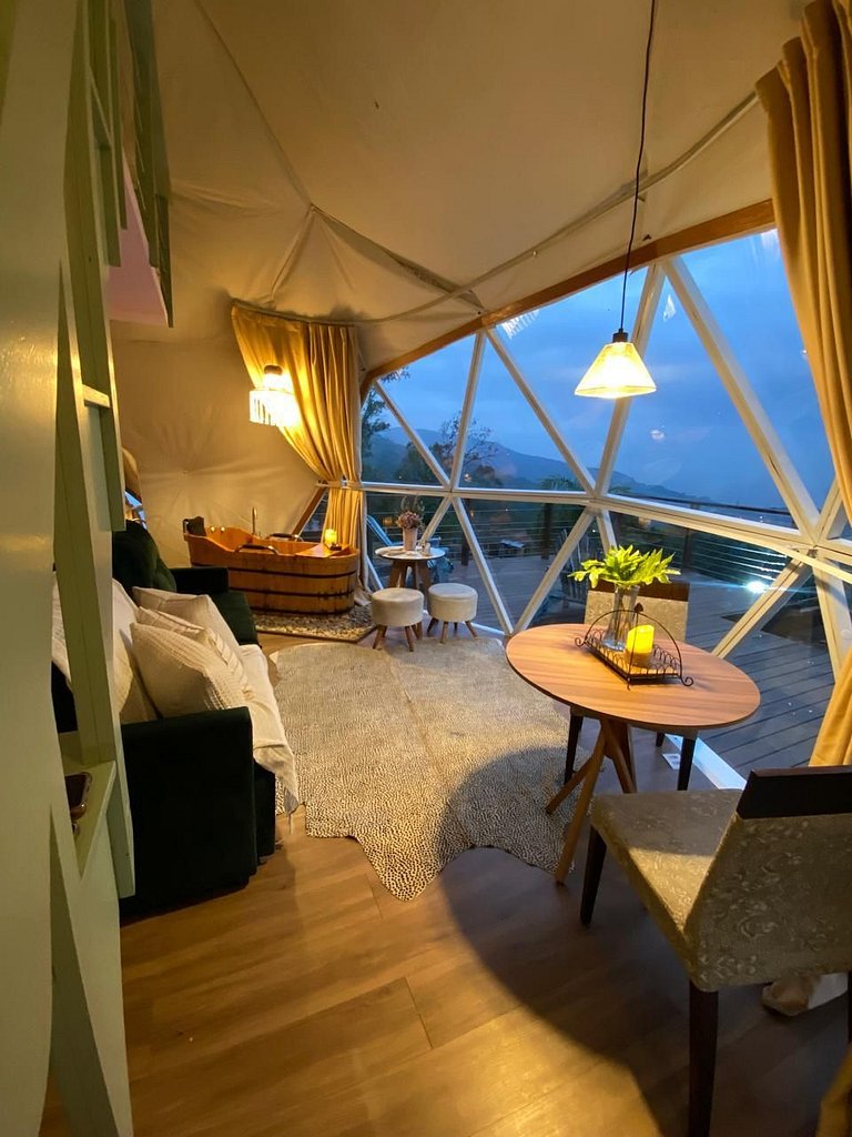 Dome with panoramic view and private bathtub