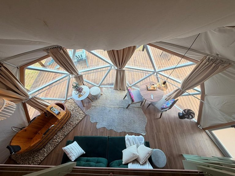 Domo com vista panorâmica e banheira exclusiva
