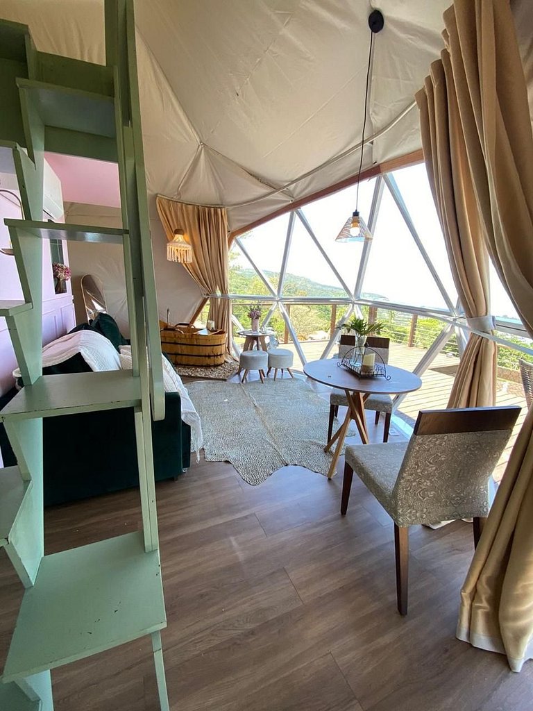 Dome with panoramic view and private bathtub