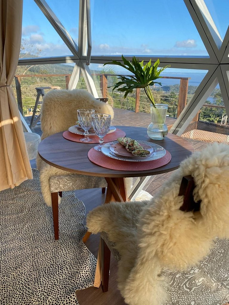 Domo com vista panorâmica e banheira exclusiva