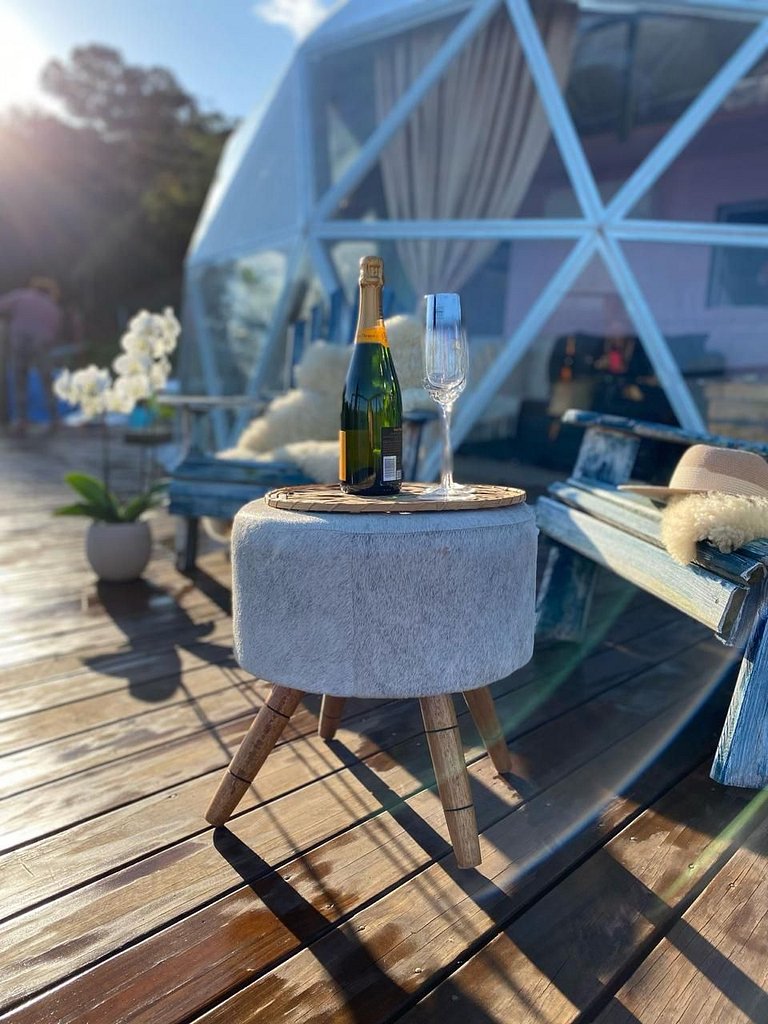 Domo com vista panorâmica e banheira exclusiva