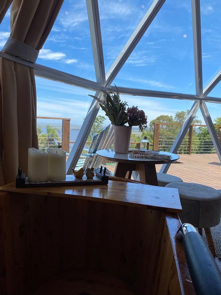 Domo com vista panorâmica e banheira exclusiva