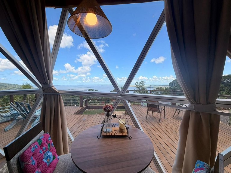 Domo com vista panorâmica e banheira exclusiva