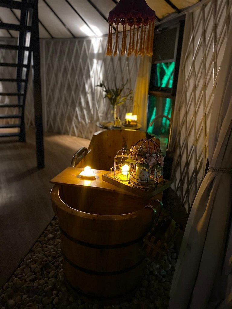 Dome with panoramic view and private bathtub