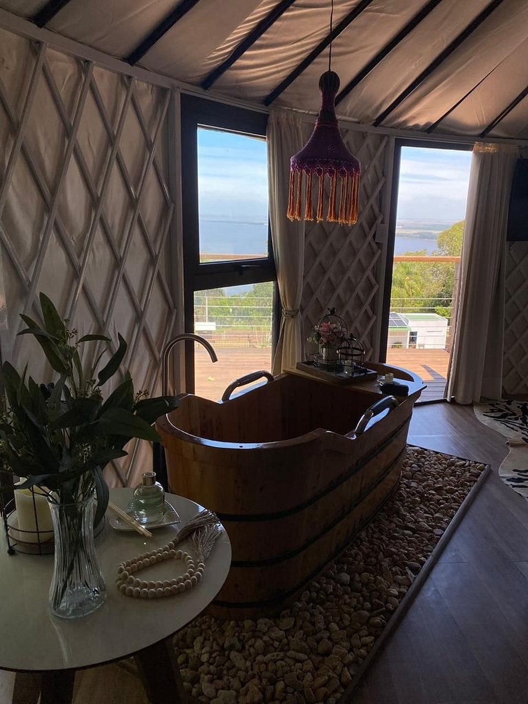 Domo con vista panorámica y bañera exclusiva