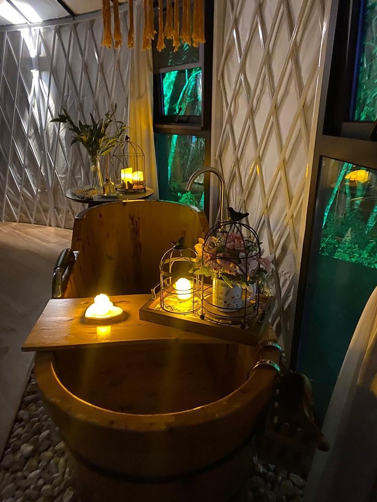 Dome with panoramic view and private bathtub