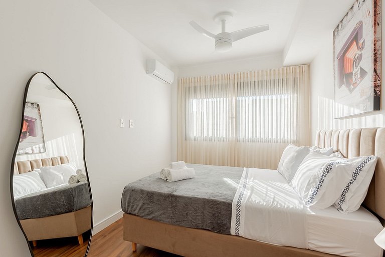 Apt w/ Rooftop, Pool & Parking • R. República