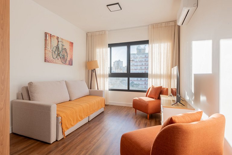 Apt w/ Rooftop, Pool & Parking • R. República