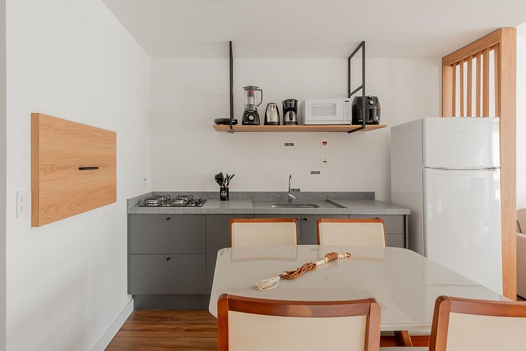 Apt w/ Rooftop, Pool & Parking • R. República
