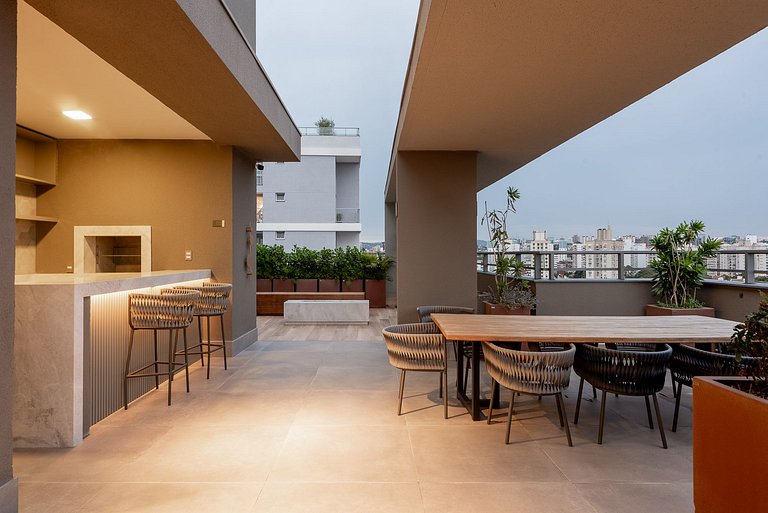 Studio with rooftop near the consulate