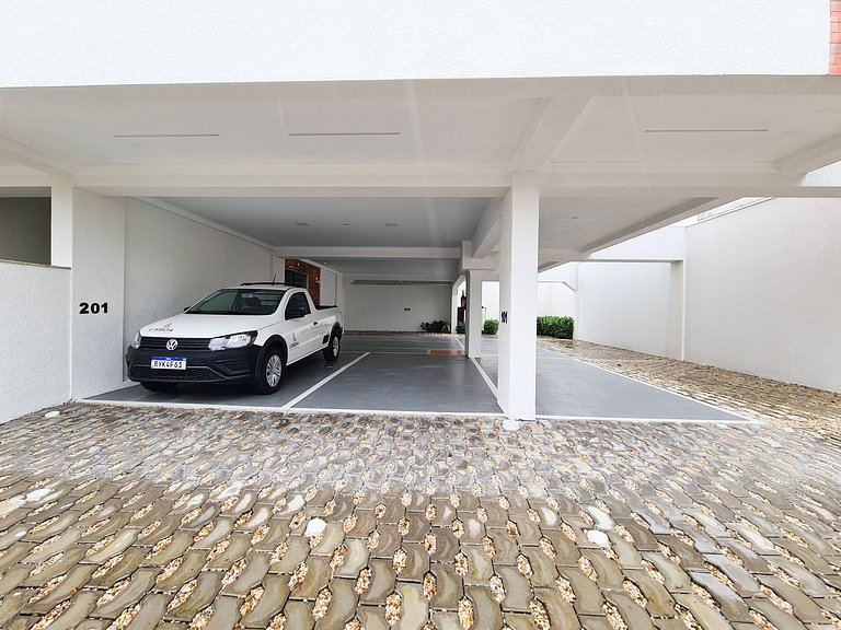 Lisboa | 2 Bedrooms, Parking & 450m from Bombas Beach