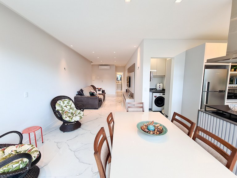 Lisboa | 2 Bedrooms, Parking & 450m from Bombas Beach