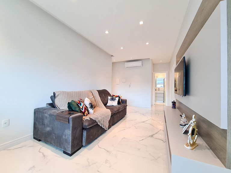Lisboa | 2 Bedrooms, Parking & 450m from Bombas Beach