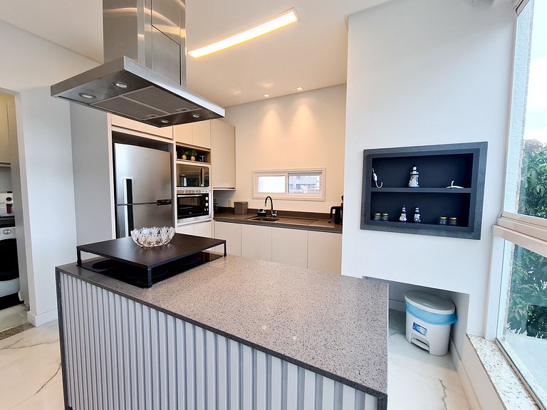 Lisboa | 2 Bedrooms, Parking & 450m from Bombas Beach