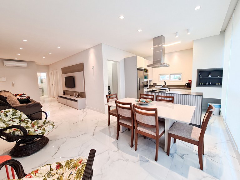 Lisboa | 2 Bedrooms, Parking & 450m from Bombas Beach