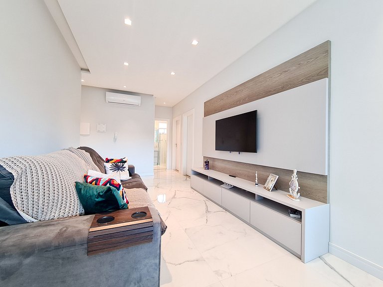Lisboa | 2 Bedrooms, Parking & 450m from Bombas Beach
