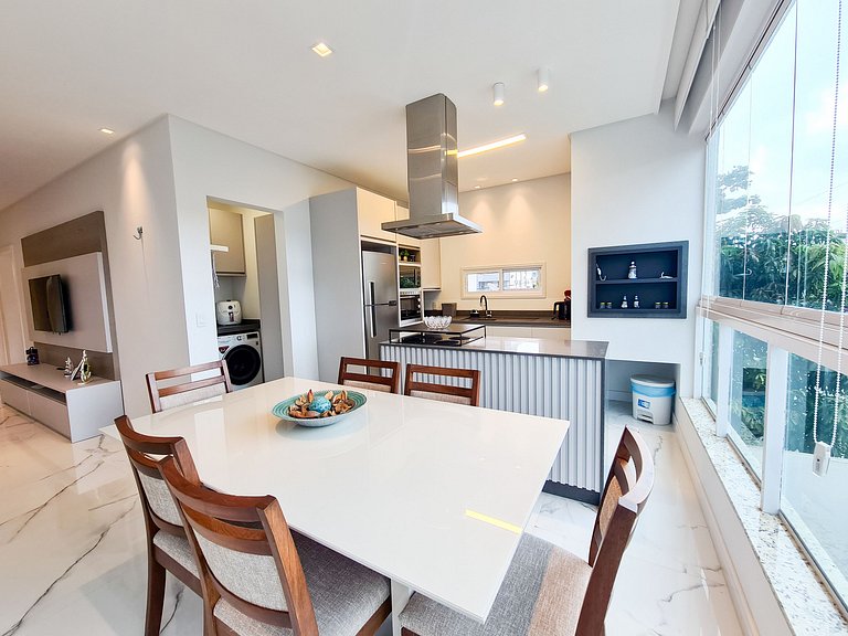 Lisboa | 2 Bedrooms, Parking & 450m from Bombas Beach
