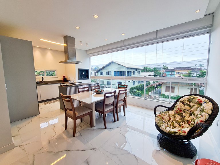 Lisboa | 2 Bedrooms, Parking & 450m from Bombas Beach