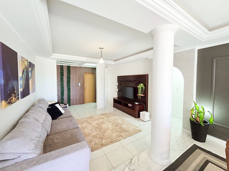 Maré | 3-Bedroom Apartment 80m from Bombas Beach