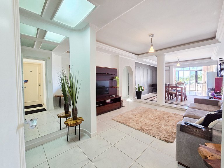 Maré | 3-Bedroom Apartment 80m from Bombas Beach