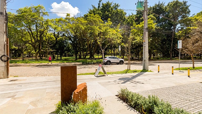Studio para 4 com garagem em frente ao Parcão