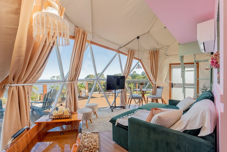 Domo com vista panorâmica e banheira exclusiva