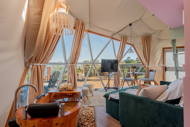 Domo com vista panorâmica e banheira exclusiva