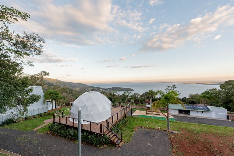 Domo com vista panorâmica e banheira exclusiva