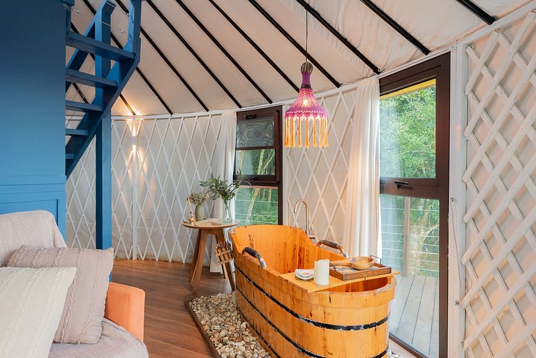 Dome with panoramic view and private bathtub