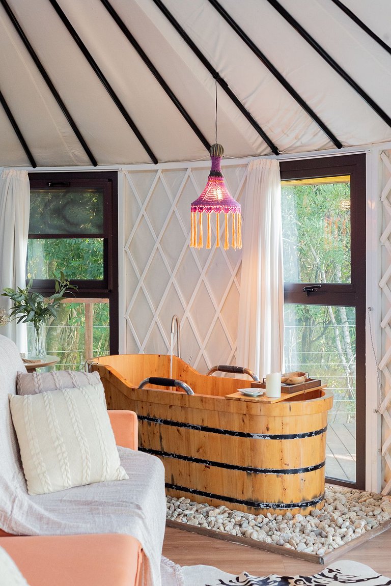 Dome with panoramic view and private bathtub