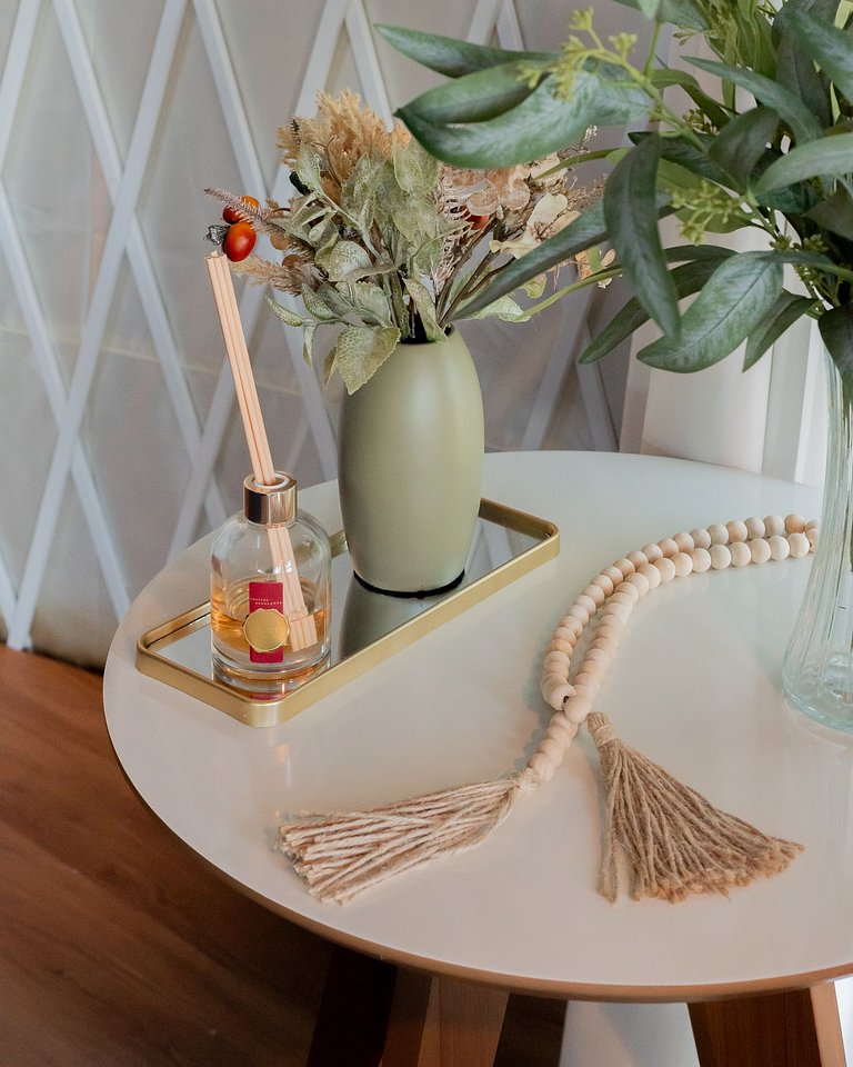 Iurte com banheira em meio a natureza