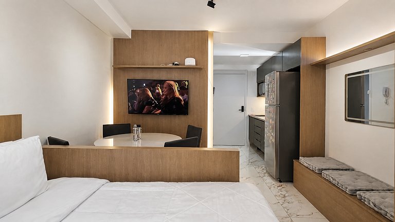 Skyline Studio Queen com Piscina e Garagem