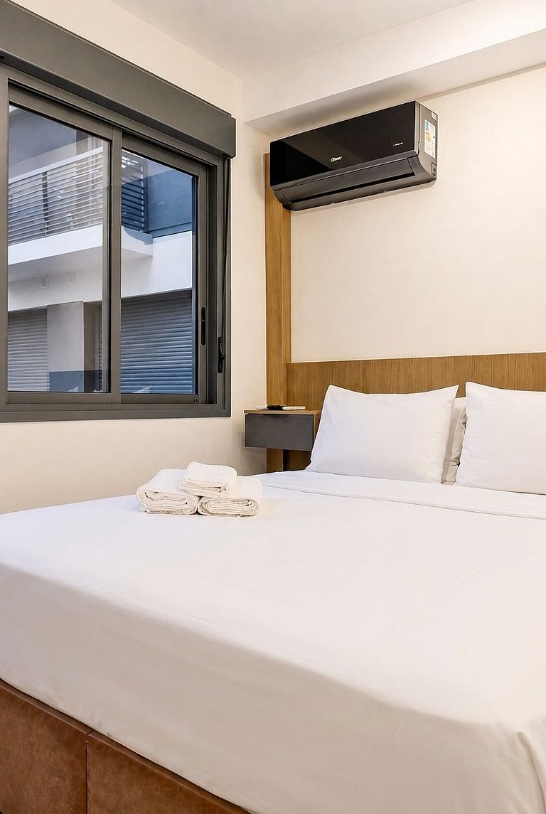 Skyline Studio Queen com Piscina e Garagem