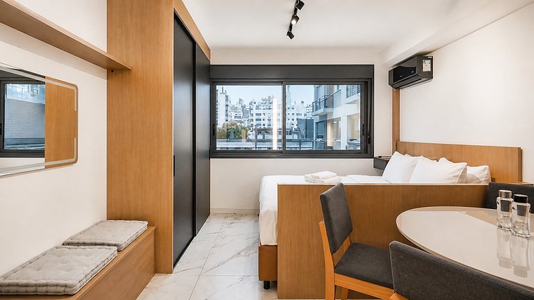 Skyline Studio Queen com Piscina e Garagem