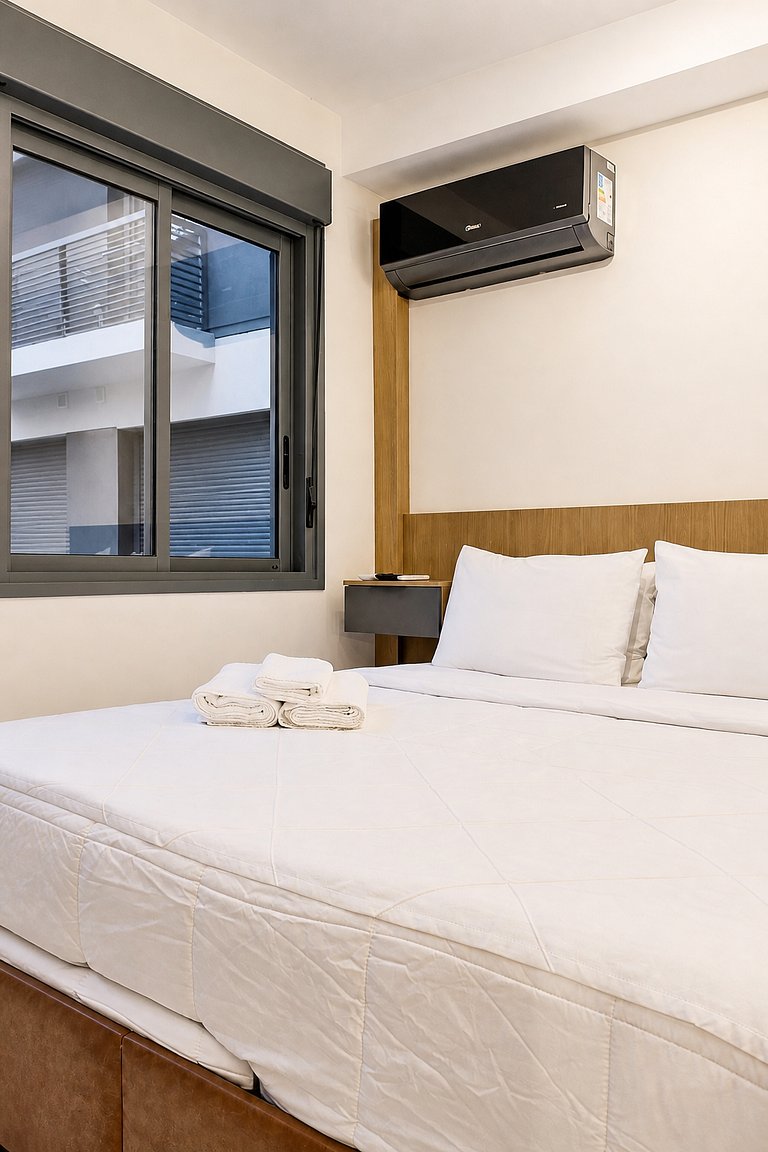 Skyline Studio Queen com Piscina e Garagem