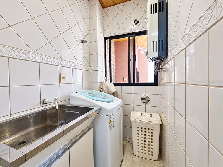 Maré | 3-Bedroom Apartment 80m from Bombas Beach