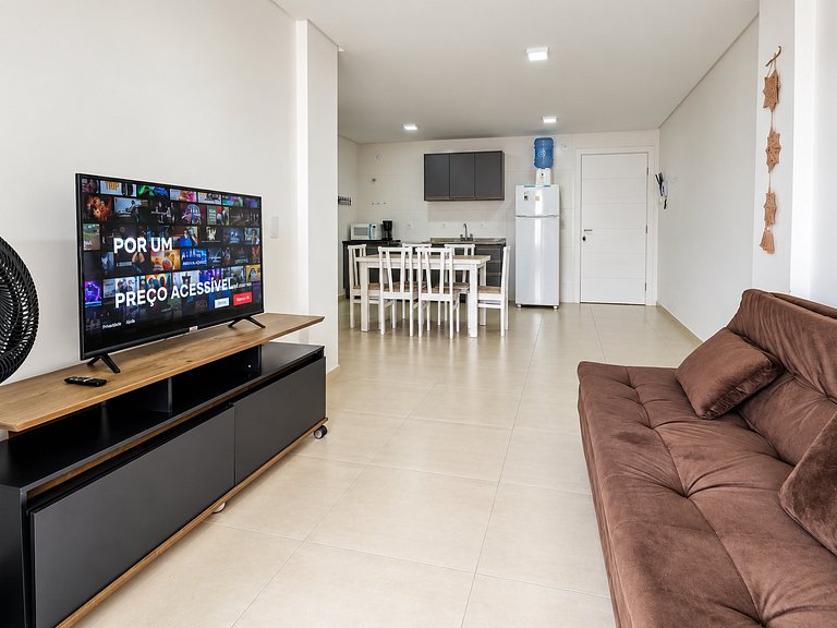 Cais | Apto 2 Quartos com Garagem Próximo à Praia